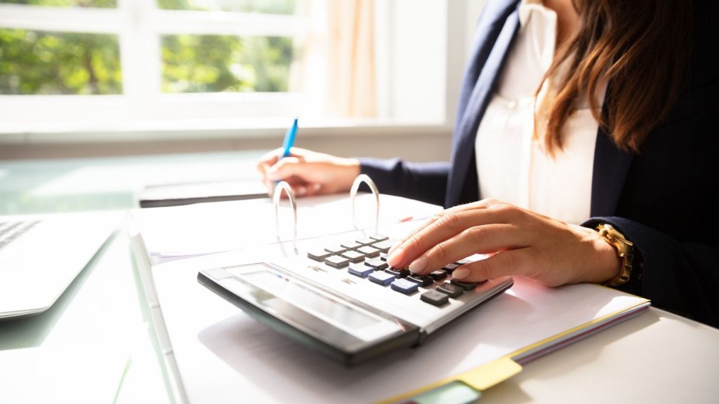 Best Financial Calculators Finance and Accounting Grad Students - featured image