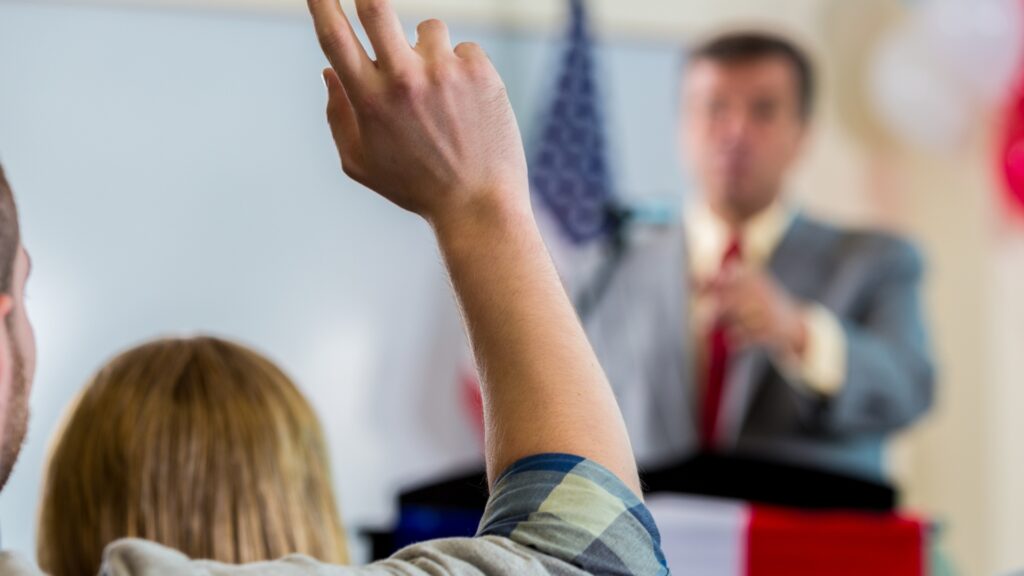 Public Management vs Public Service - featured image